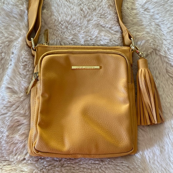Steve Madden Handbags - Steve Madden cross body bag